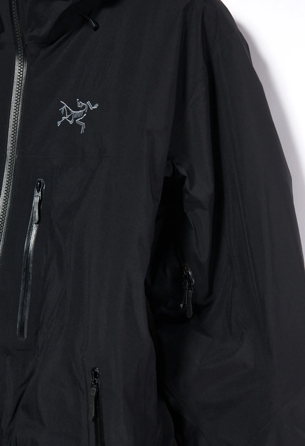Arc'teryx Beta Insulated Men's Jacket - Black - Image 4
