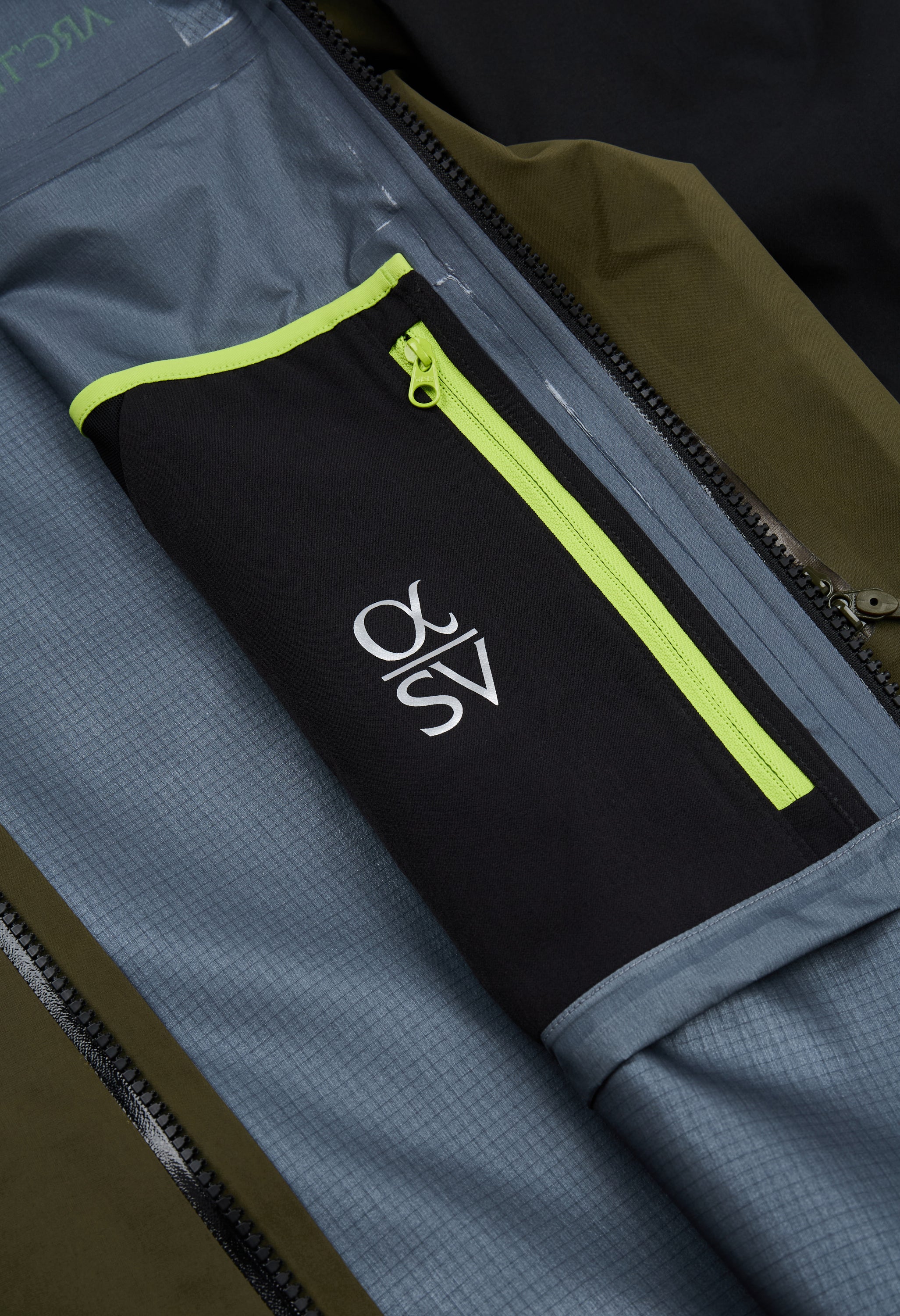 Arc'teryx Men's Alpha SV Jacket - Spotlight - Image 5
