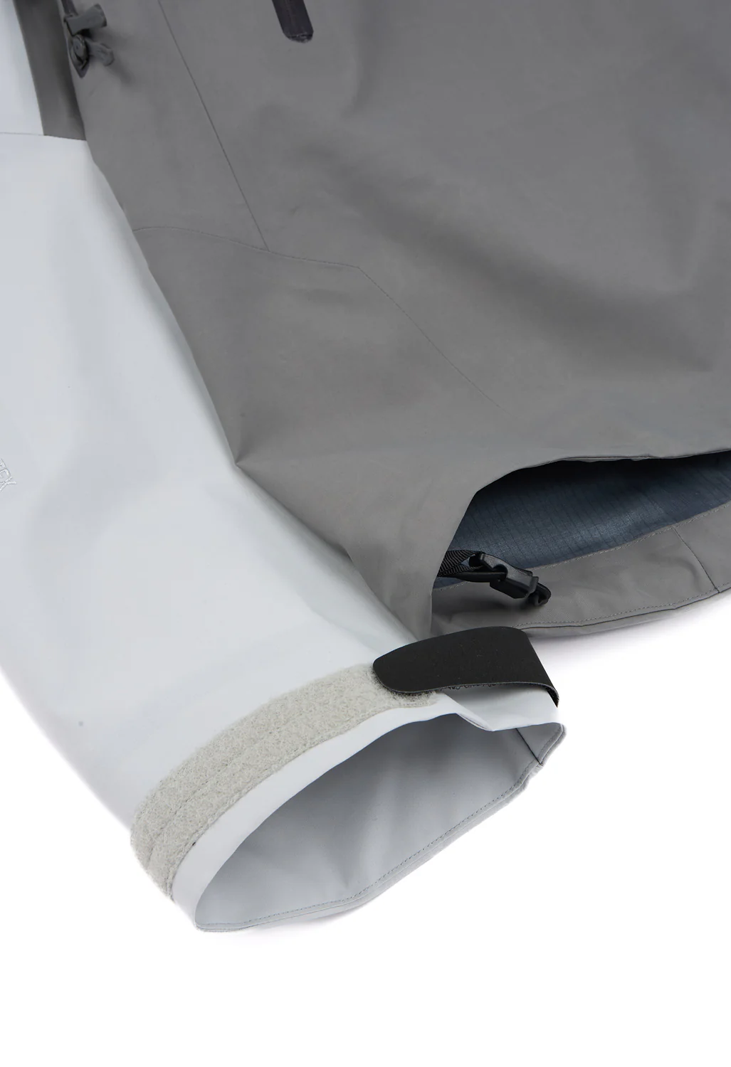 Arc'teryx Men's Beta AR Jacket - Solitude / Void - Image 7