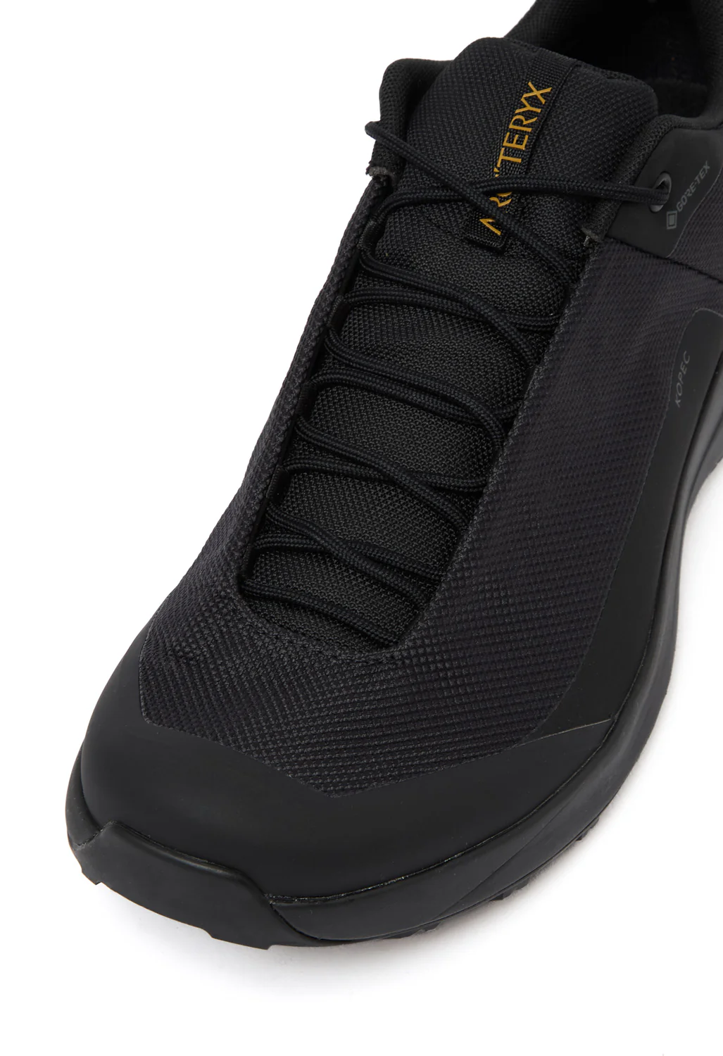 Arc'teryx Men's Kopec GORE-TEX Trainers - Black / Yukon - Image 2