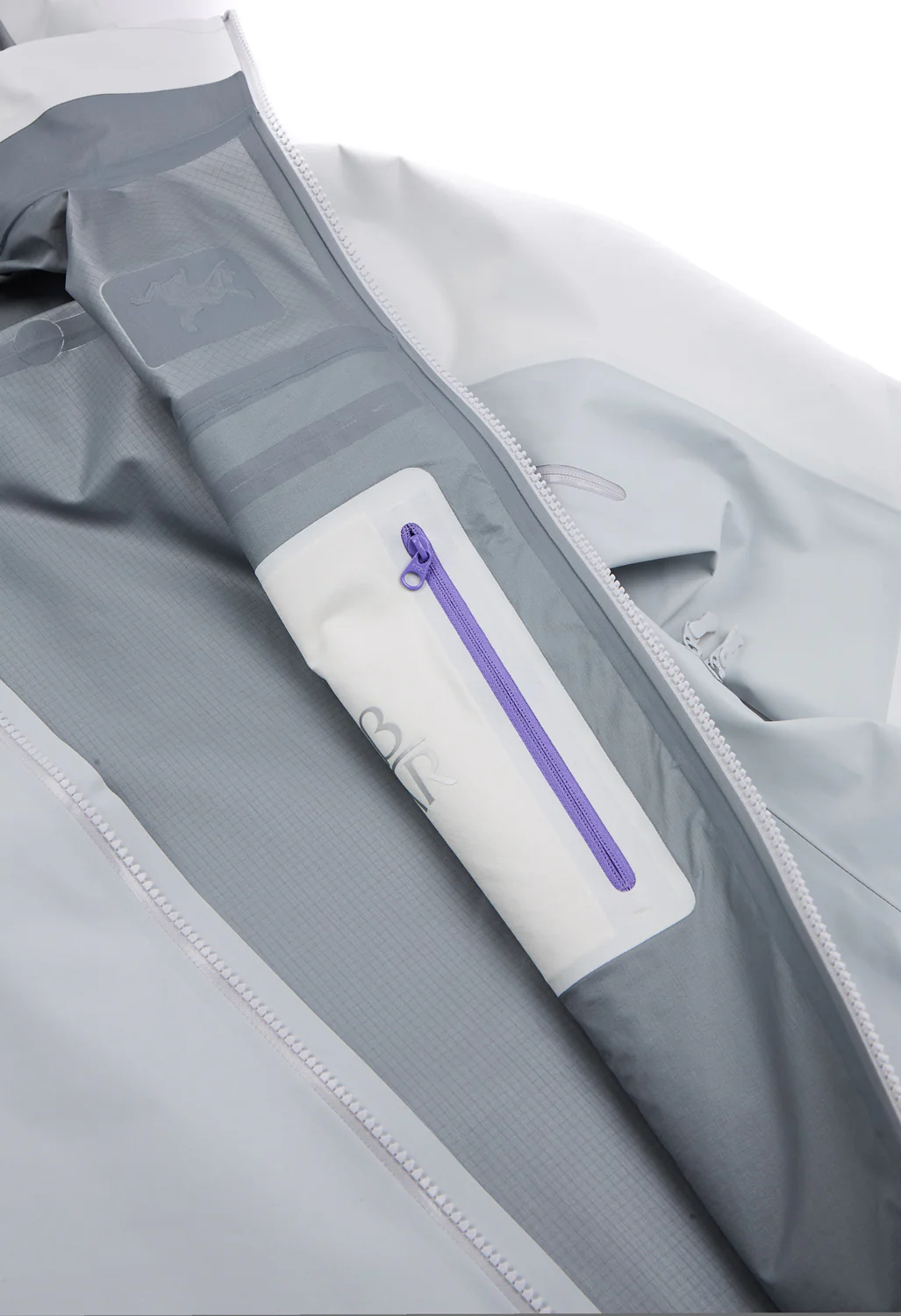 Arc'teryx Women's Beta AR Jacket - Arctic Silk / Solitude - Image 4