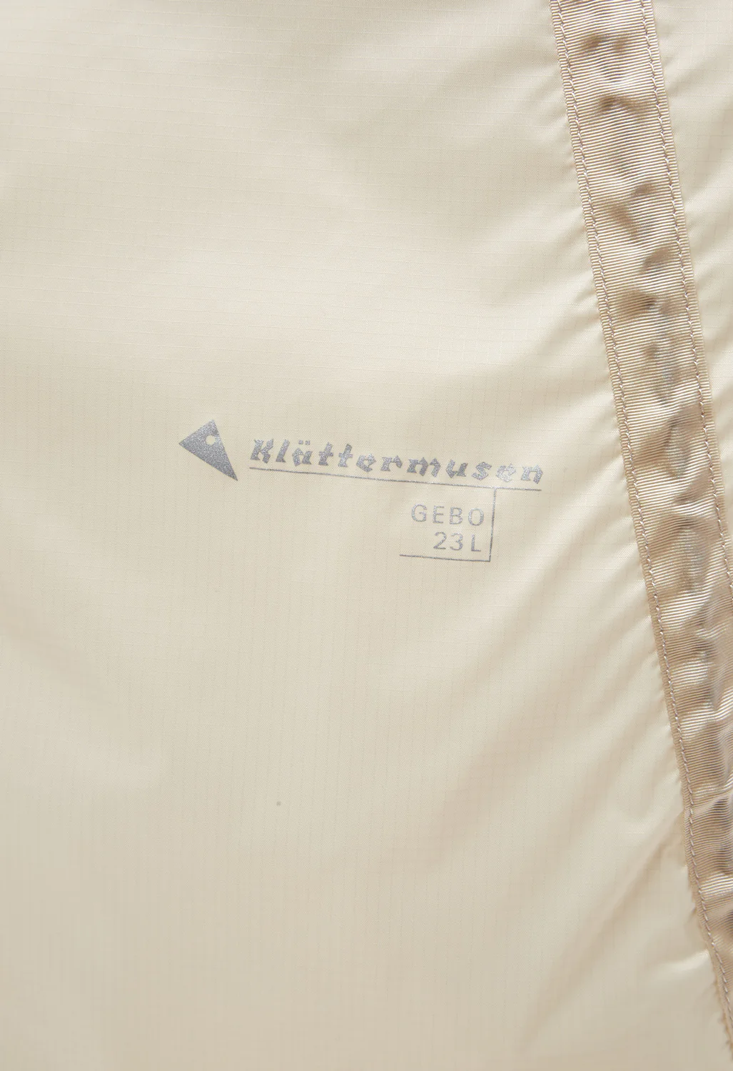 Klattermusen Gebo Bag 23L - Putty Grey - Image 4