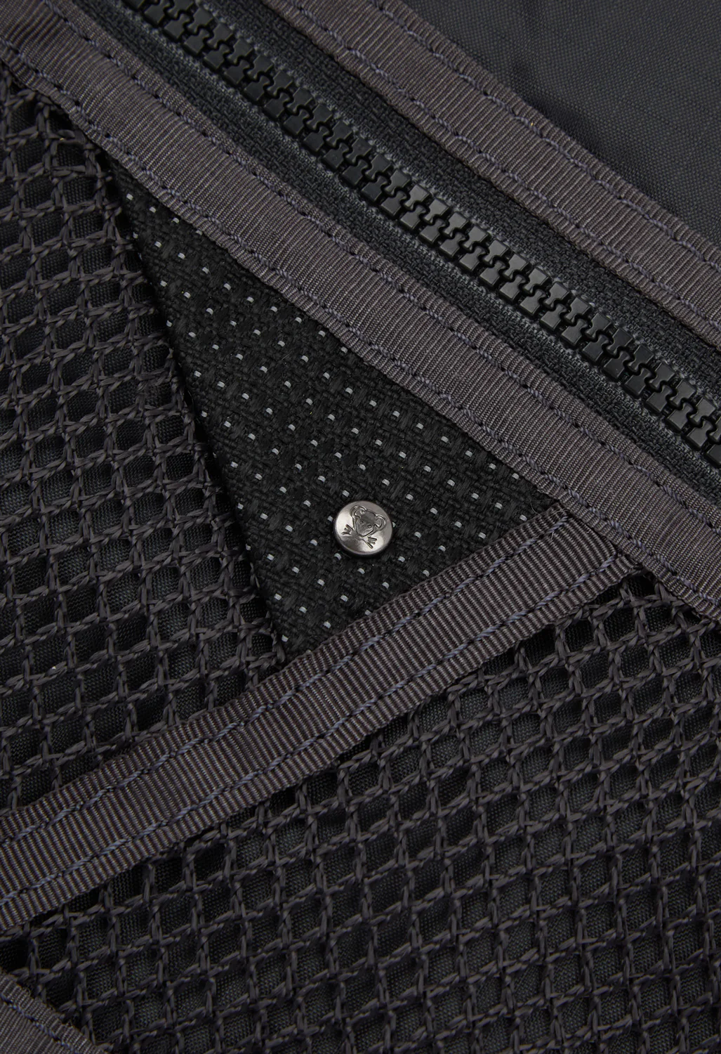 Klattermusen Algir Foldover Bag - Raven - Image 8