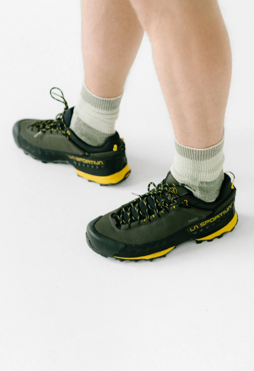 La Sportiva TX5 Low GORE-TEX Men's Boots - Carbon / Yellow - Image 6