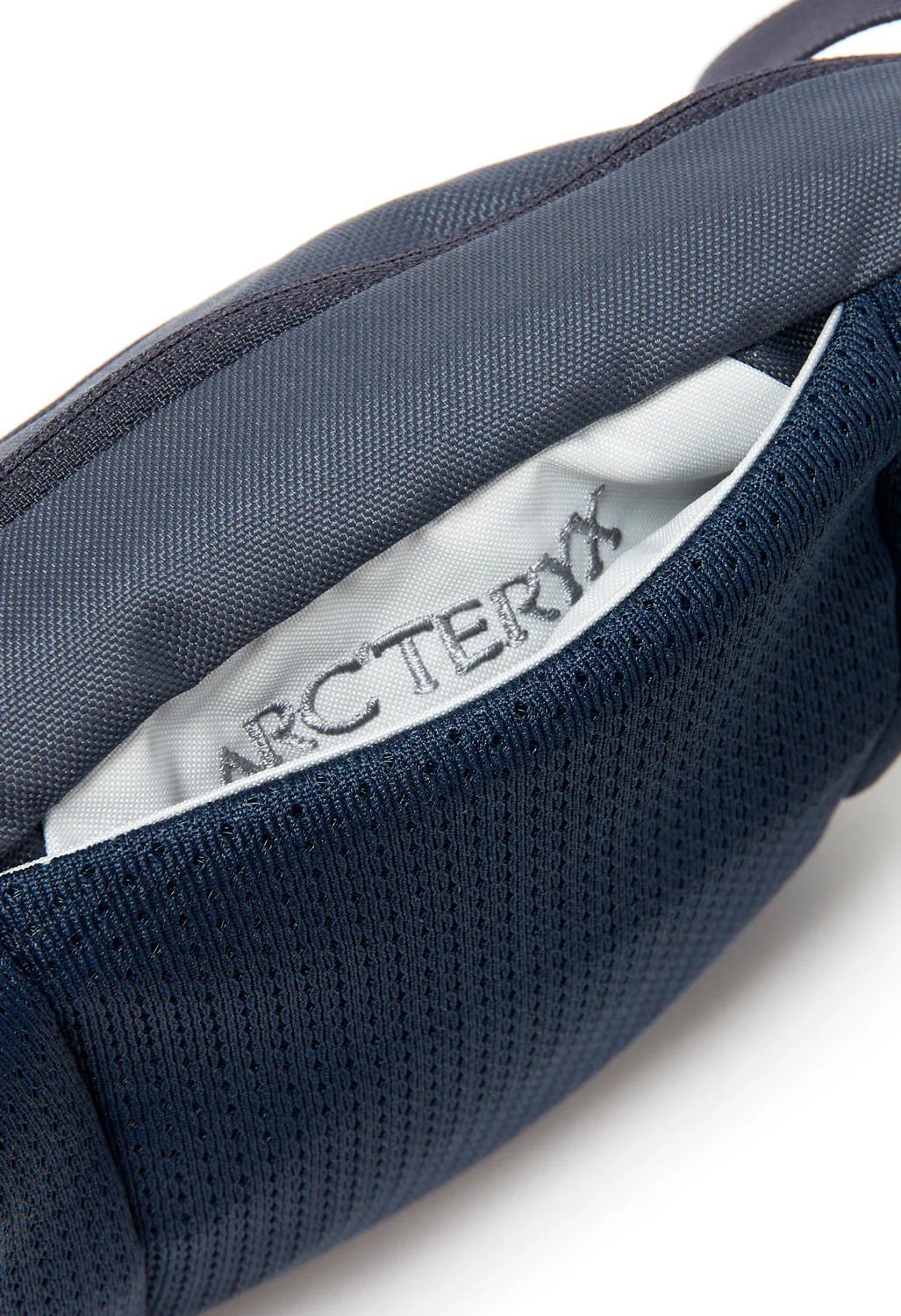 Arc'teryx Mantis 1 Waistpack - Black Sapphire / Vitality - Image 4