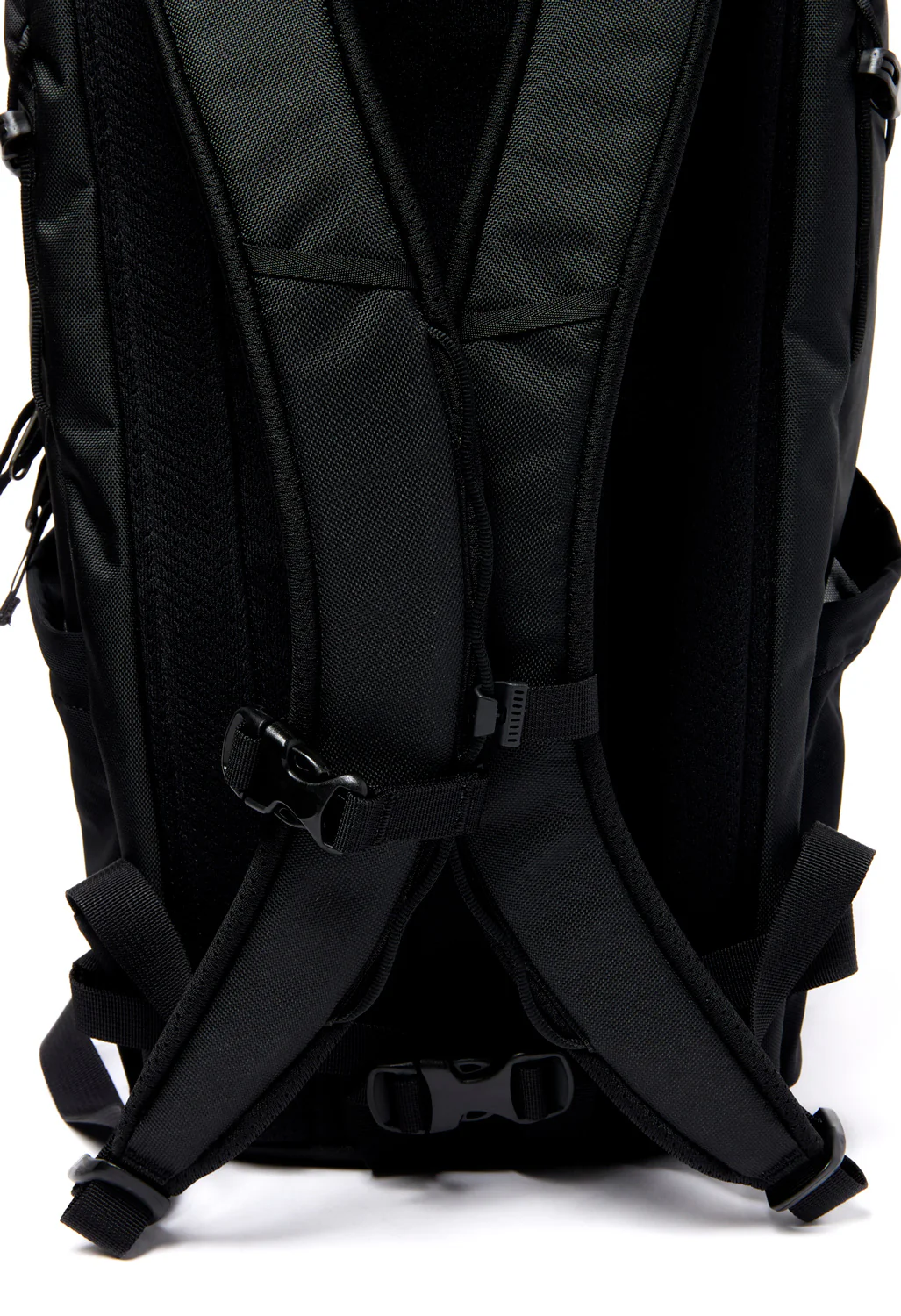 Arc'teryx Mantis 16 Backpack - Black - Image 5