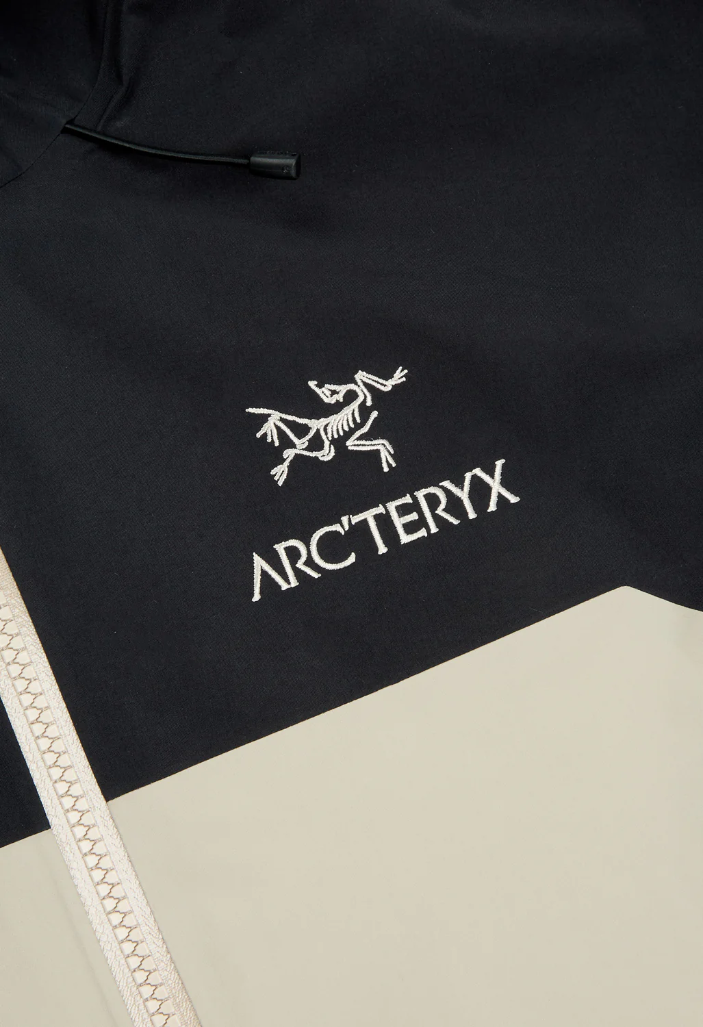 Arc'teryx Men's Beta AR Jacket - Black / Rune - Image 4