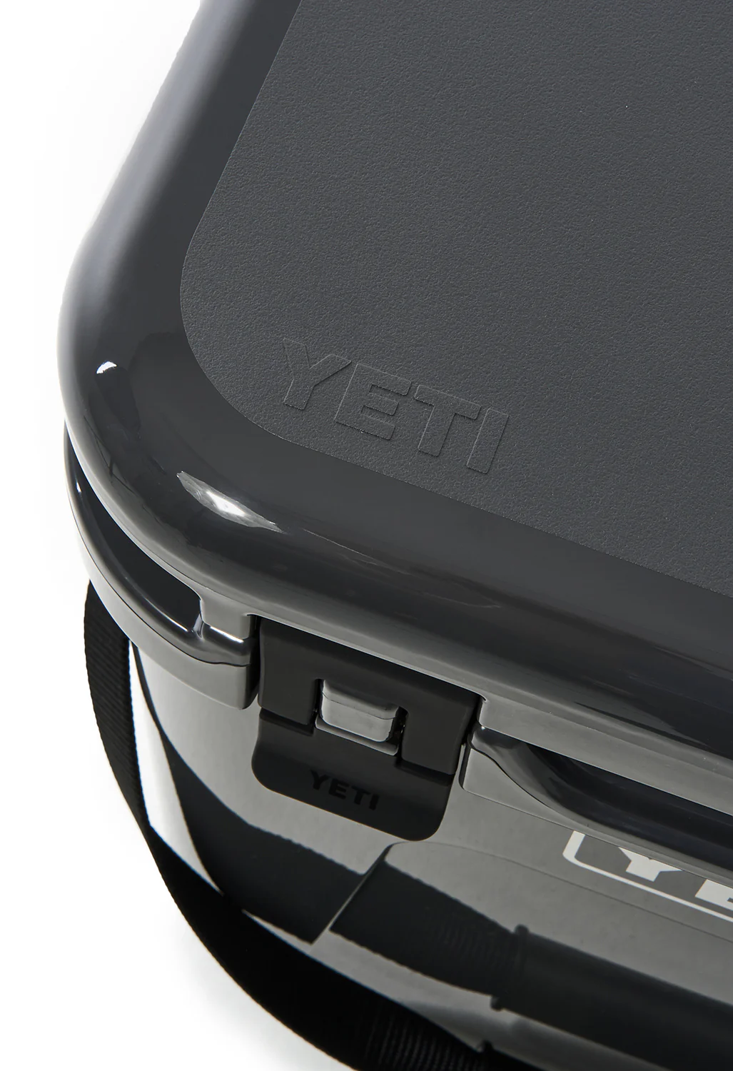 YETI Roadie 24 Cooler - Charcoal - Image 4